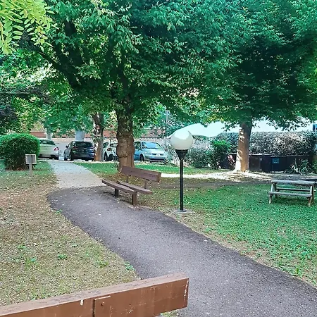 아파트 Avec Terrasse Et Jardin *